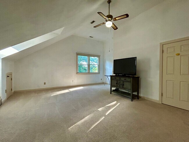 Building Photo - 805 De La Fayette Ct