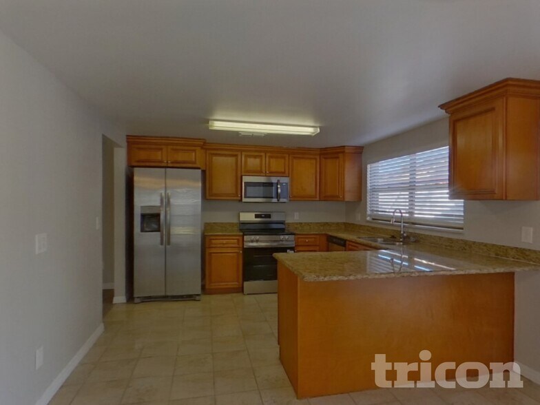 Building Photo - 6801 Wayside Ct