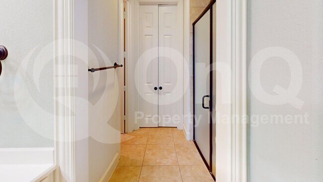 Building Photo - 846 Veneto Dr