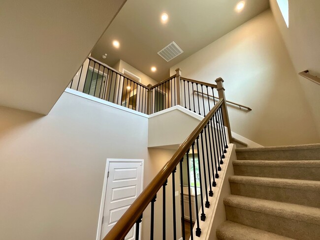 Building Photo - Beautiful and Modern 4-Bedroom Home with S...