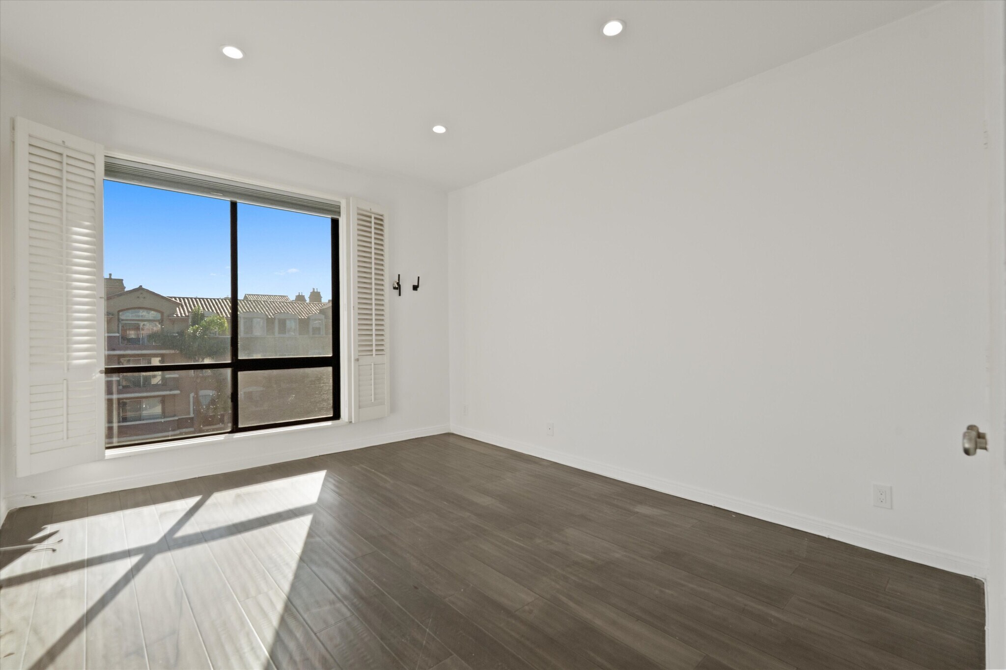 Building Photo - 2175 S Beverly Glen Blvd