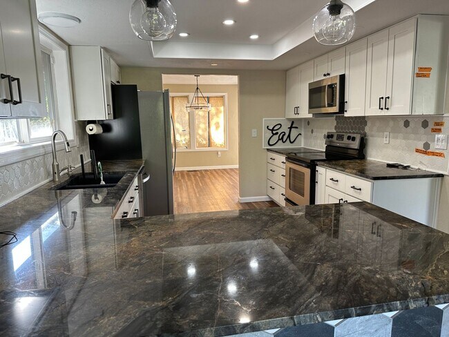 Building Photo - For Rent – Coming soon!!! Newly Renovated ...