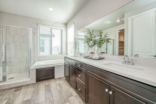 Building Photo - Stunning Granville Home in Copper River Canvas Gated Community!