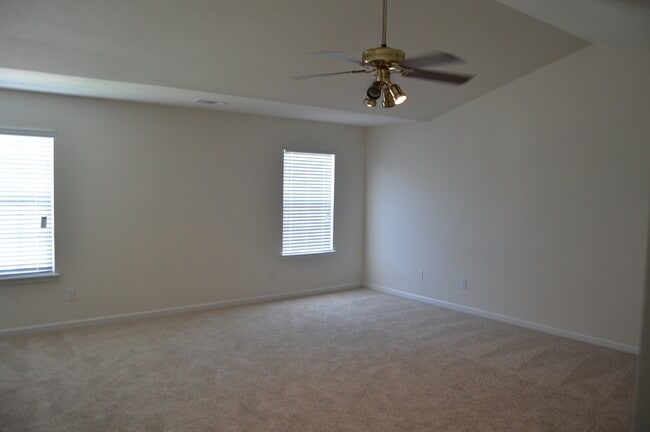 Building Photo - 117 Quail Springs Rd