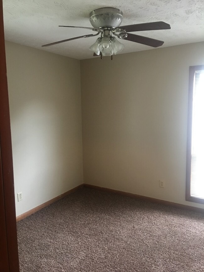 Building Photo - 6886 Kingsgate Dr