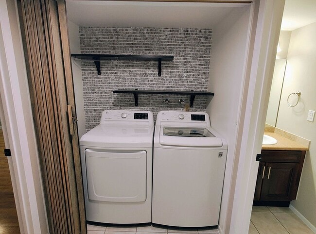 Building Photo - Beautiful 2 Bd 2 Bath Condo in Murray