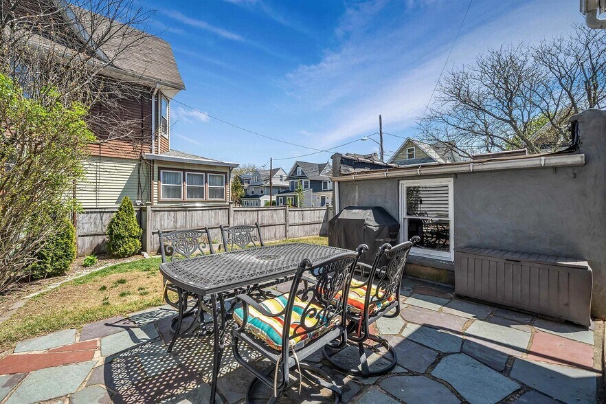 Building Photo - 90 Union Ave