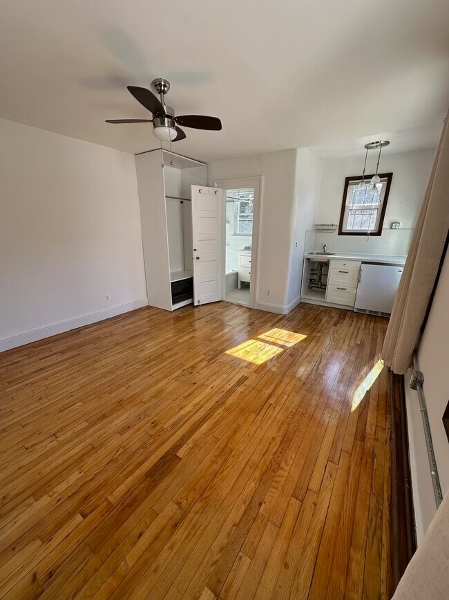 Building Photo - 138 N 7th St