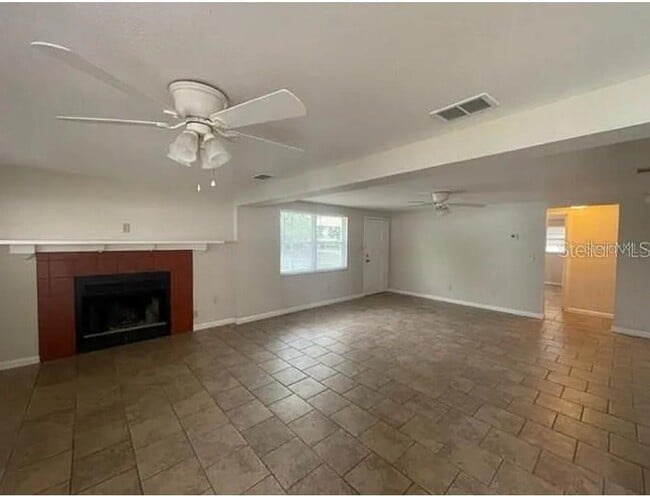 Building Photo - 1305 Carr Dr