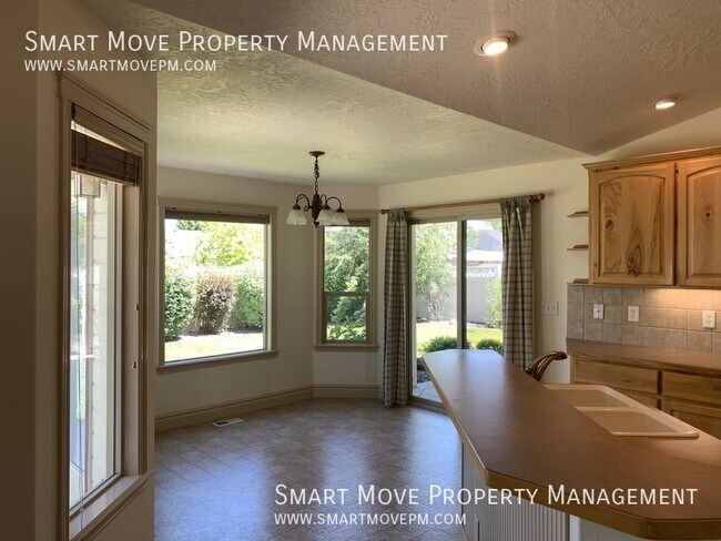 Building Photo - 570 Anton-