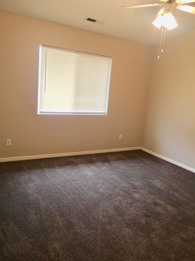 Building Photo - 1308 Millcreek Duplex