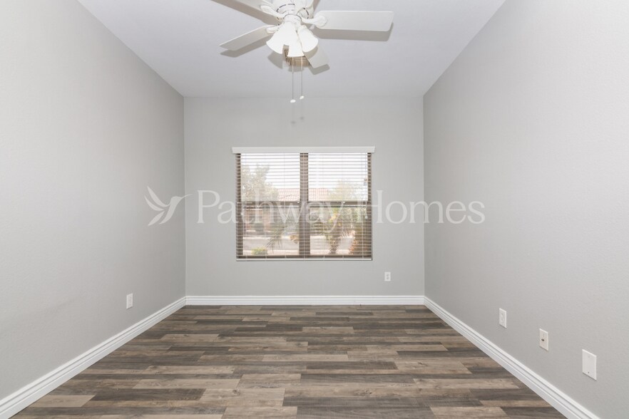 Building Photo - 13856 W Ironwood St