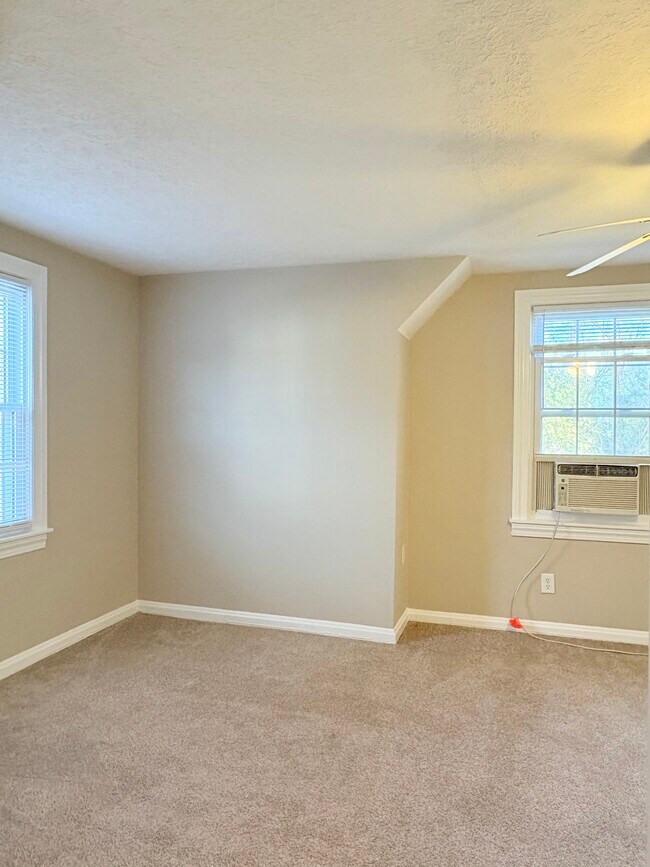 Building Photo - 707 Edgewood St