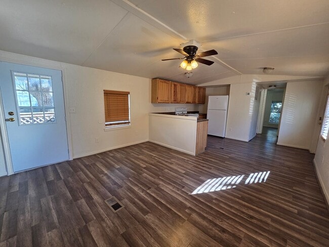 Building Photo - 104 Clark St