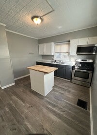 Building Photo - 126 Barton St