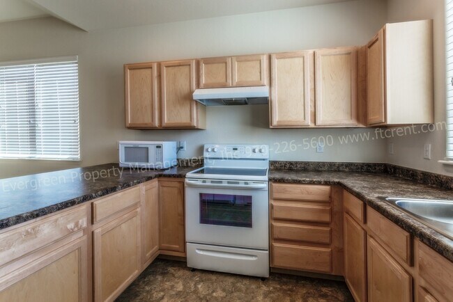 Building Photo - 318 Cherryridge Dr