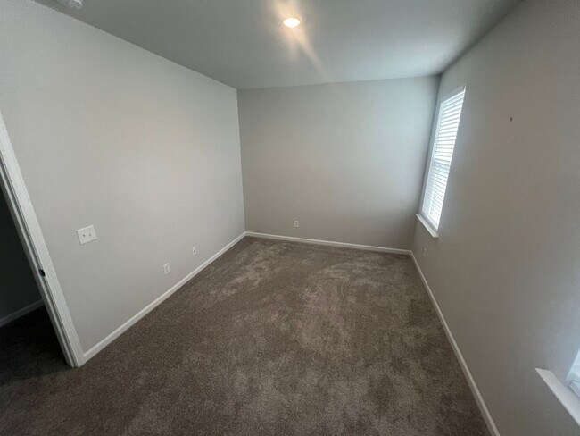 Building Photo - Beautiful Summers Corner 5Bed/4.5Bath