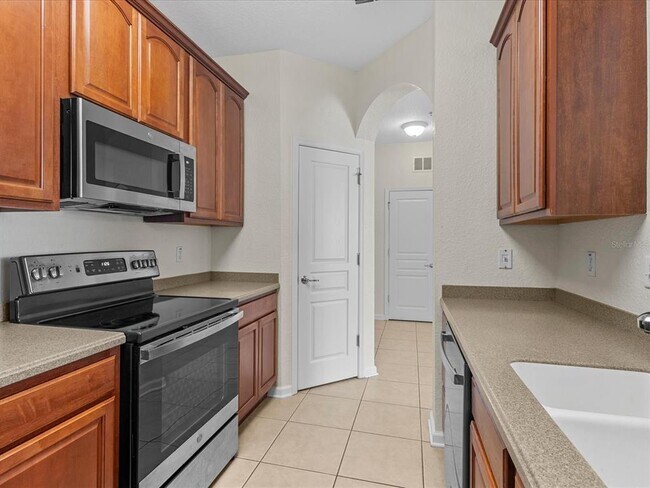 Building Photo - 8296 Portofino Dr