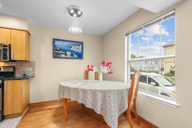Building Photo - 334 Plumwood Ln