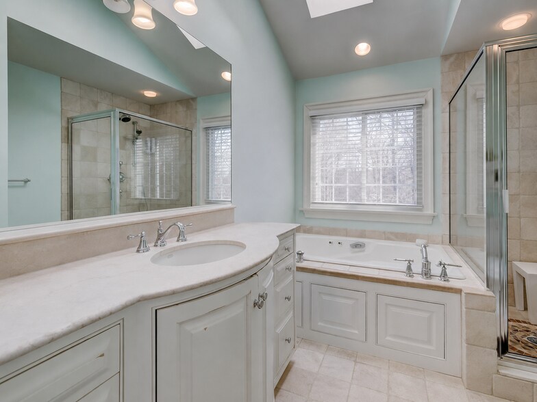 Building Photo - 715 Leister Dr