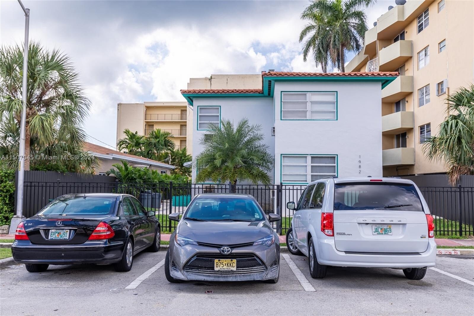 Building Photo - 1982 Marseille Dr