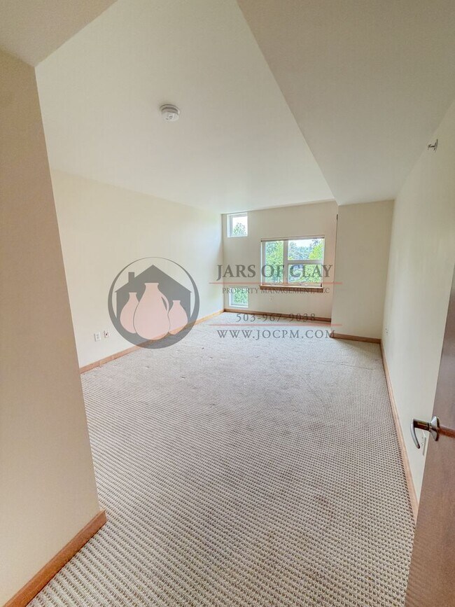 Building Photo - Downtown Salem Condo | Air Conditioning | Off-Street Parking