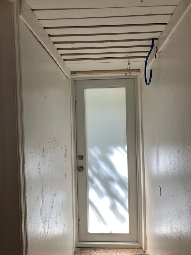 Building Photo - 2170 Bay Dr