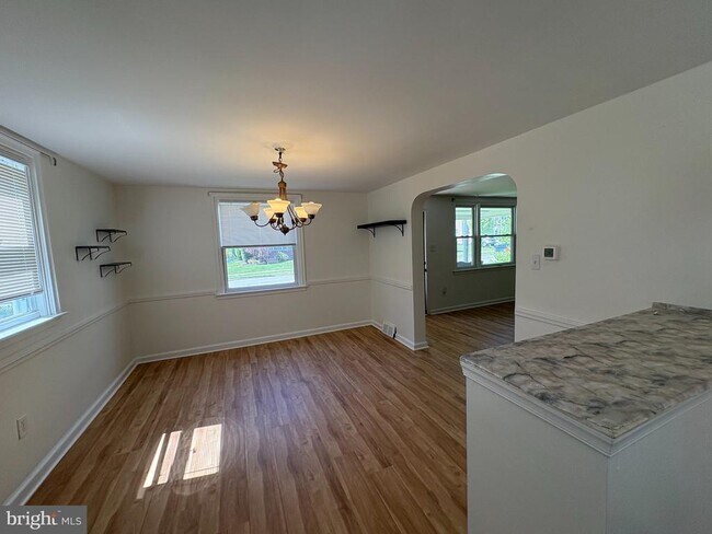 Building Photo - 2515 Woodleigh Rd