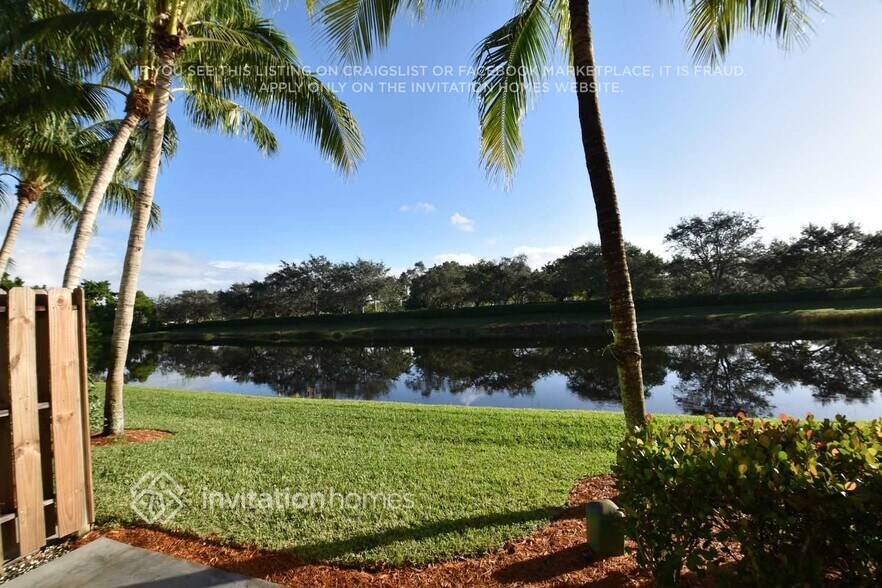 Building Photo - 2500 Cordoba Bend