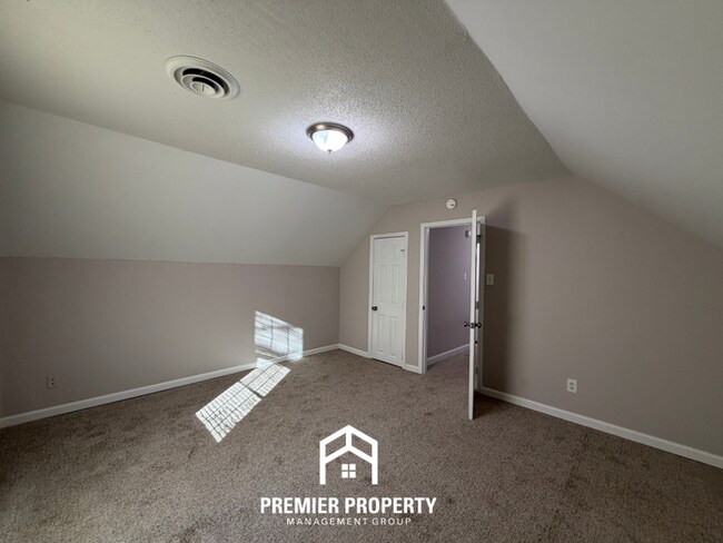 Building Photo - 3875 Earlynn Dr