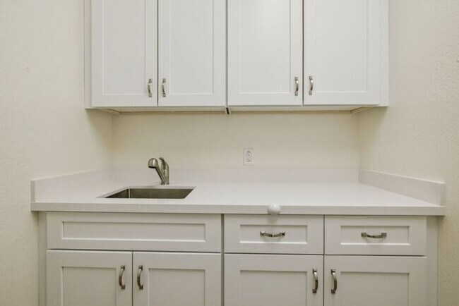 Building Photo - Modern 4-bedroom, 3.5-bathroom single-family home in the heart of North Tempe