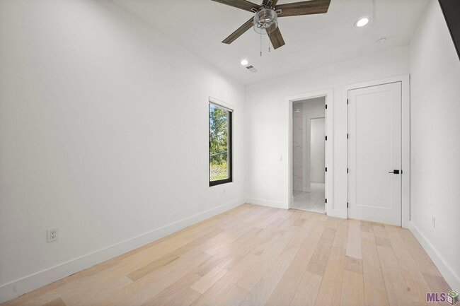 Building Photo - 9825 Fawn Vw Dr