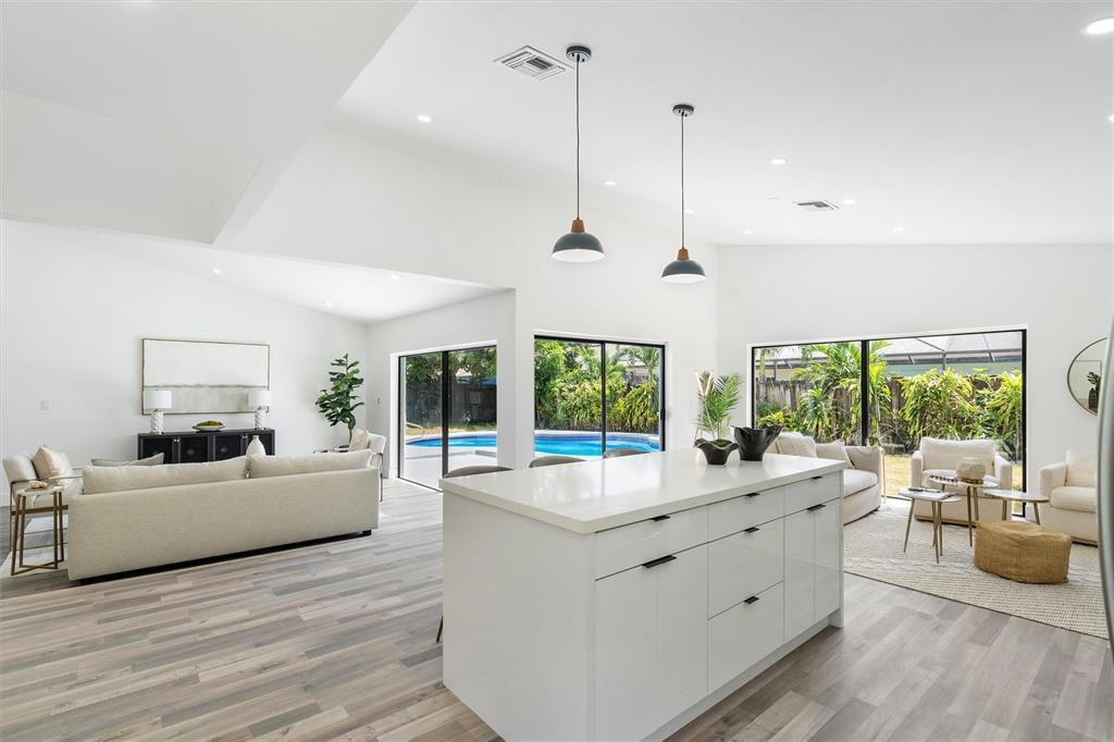 Building Photo - 4920 NW 83rd Ter