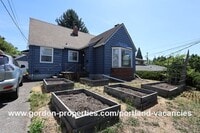 Building Photo - SE 57th Ave - 5 bedroom home with fireplac...