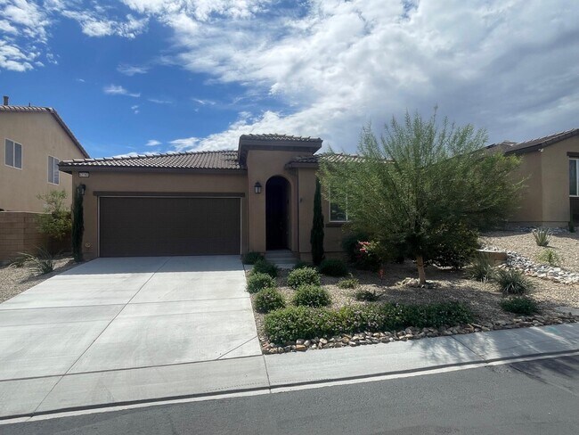 Primary Photo - 62781 Kitetail Dr