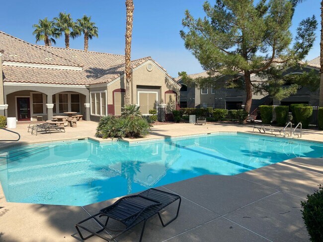 Building Photo - SW!! First floor unit with Balcony!! Gated!! Clubhouse!!  Community pool!! Spa!! Exercise Room!! ...