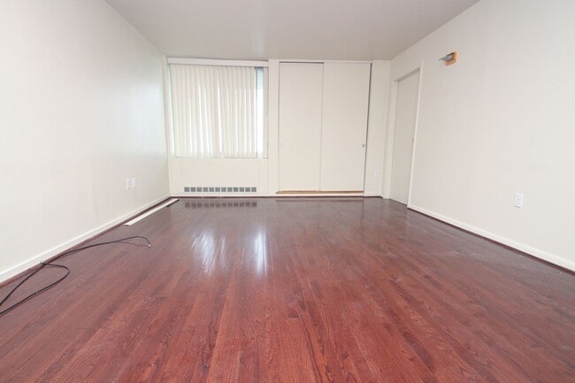 Building Photo - Luxury 1 Bedroom with Balcony, Pool & City Views – Hopkinson House