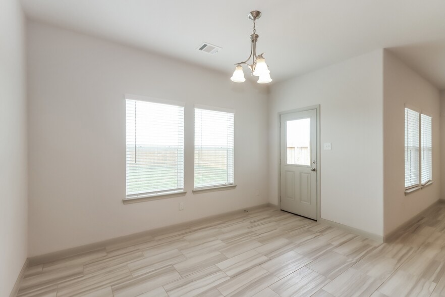 Building Photo - 7935 Cypress Country Dr