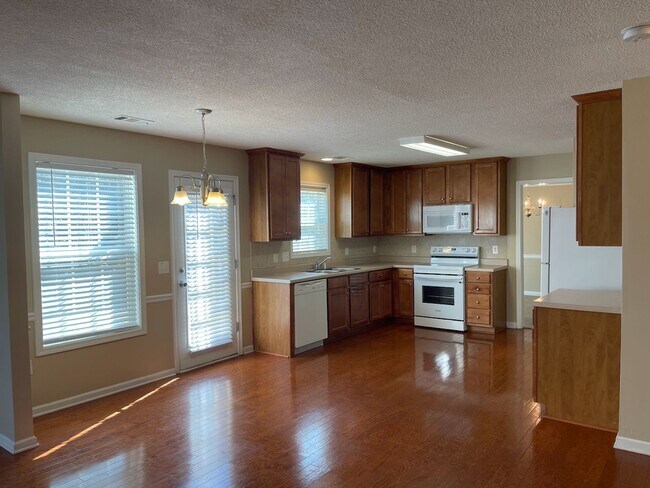 Building Photo - Relax in your spacious home deep in the Watson Grove subdivision