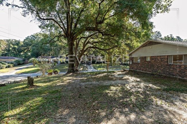 Building Photo - FREE DECEMBER RENT + HALF-DEPOSIT SPECIAL! Spacious 4-Bed 2-Bath Brick Home in West Mobile
