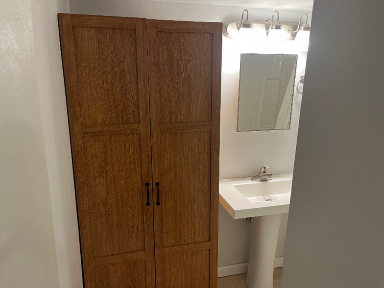 Building Photo - 1543 Bush St