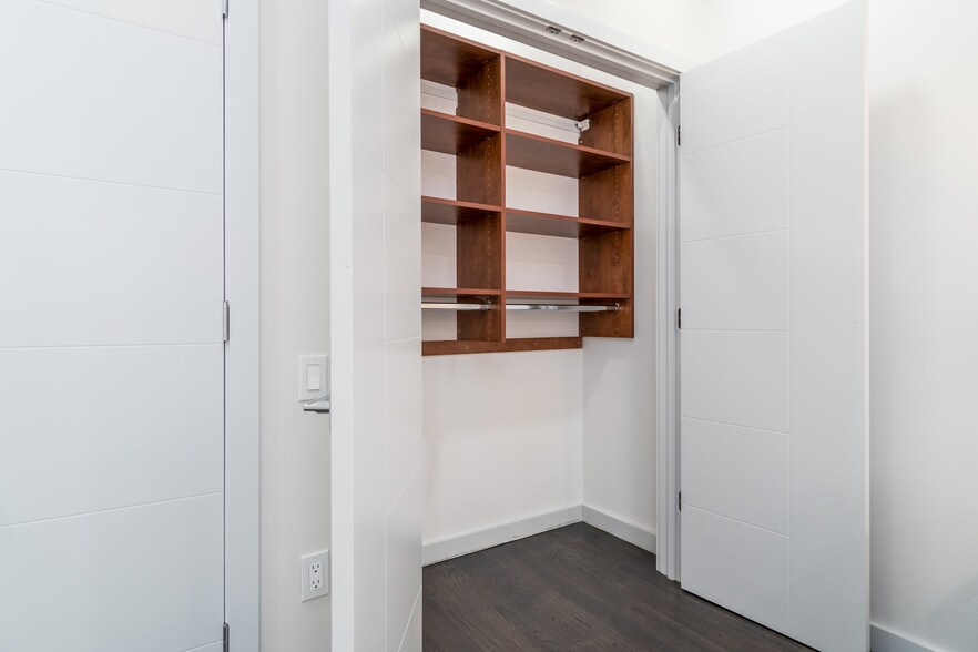 Building Photo - 6122 HUDSON Ave