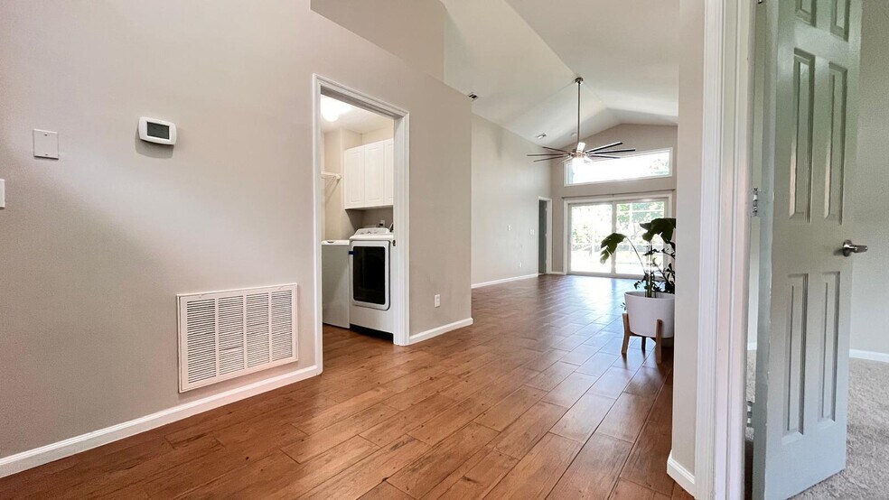 Building Photo - 1627 Oak Berry Cir