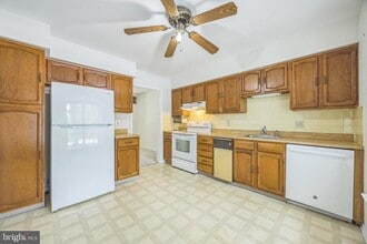Building Photo - 838 Kings Croft Dr