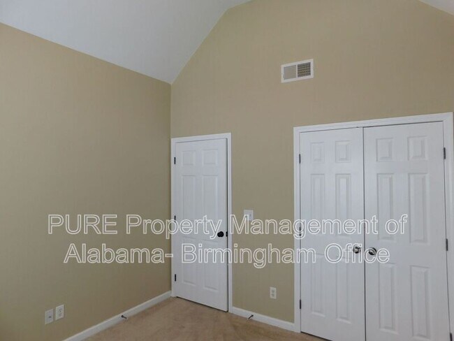 Building Photo - 2755 Southwood Ln