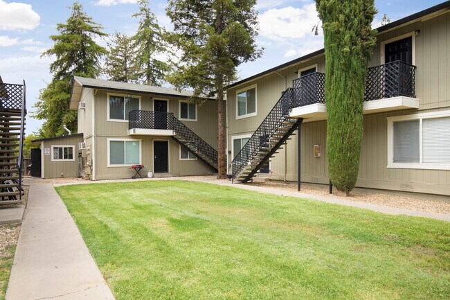 Building Photo - Dainty Apartments