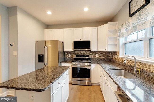 Building Photo - 43792 Sunset Terrace