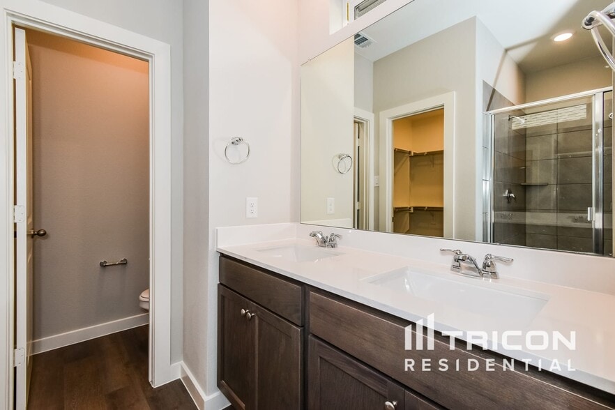 Building Photo - 2589 Dulaney Dr