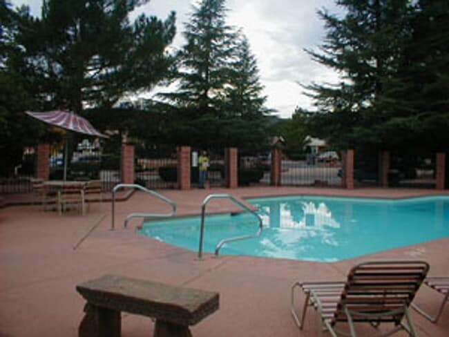 Building Photo - CONDOMINUM - OAK CREEK ESTADOS-VILLAGE OF OAK CREEK