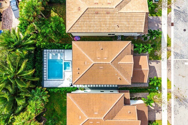 Building Photo - 4310 Buttonwood Dr